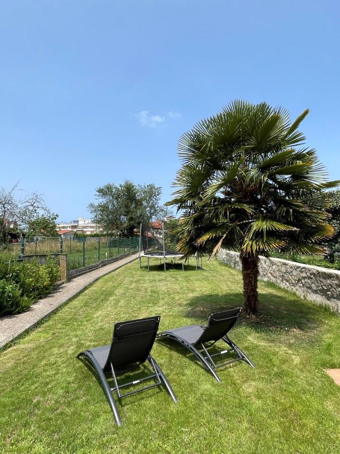 شقة La Santina Y Su Jardin أفيليس المظهر الخارجي الصورة